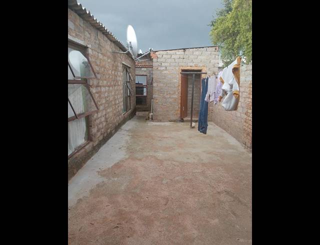 2 BEDROOM HOUSE FOR SALE IN NELLMAPIUS EXT 4